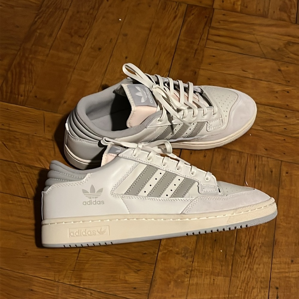 Adidas - Picture 4 of 8